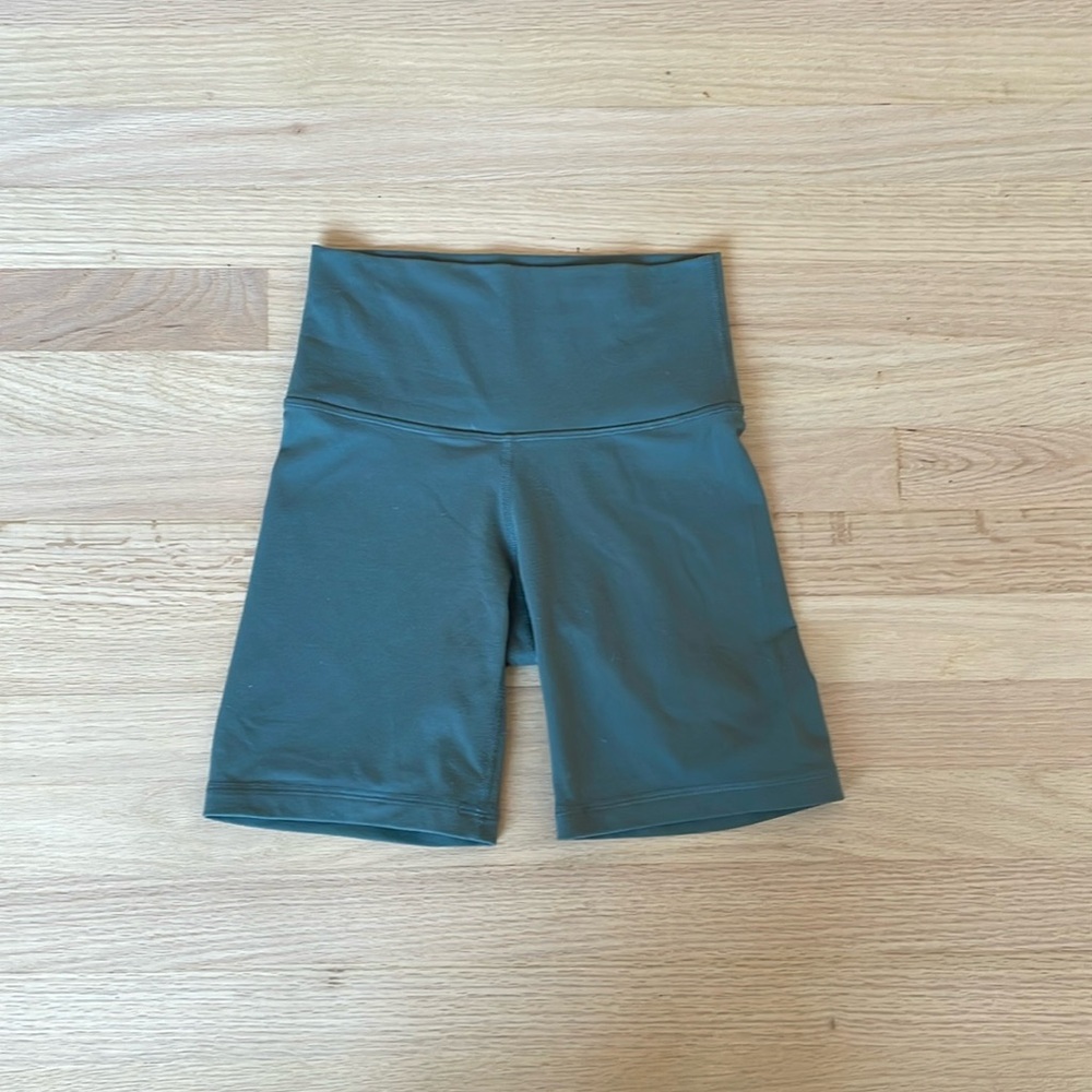 Aritzia bike shorts